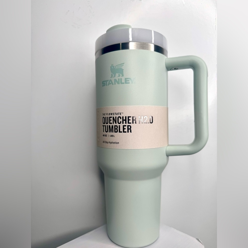 Stanley FlowState Quencher H2.0 Tumbler / 40oz / Color: Mist